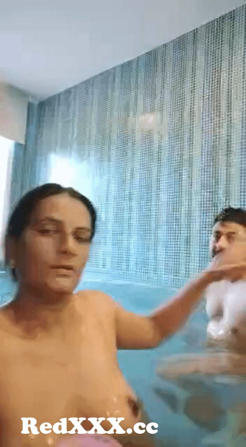 husband wife sex in bathroom